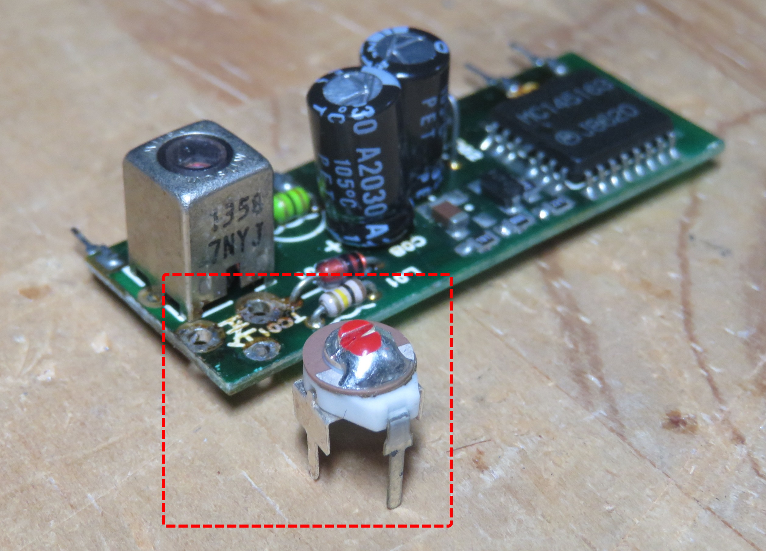 ｾﾗﾐｯｸﾄﾘﾏ6mmφﾀｲﾌﾟ（3本足）6pF