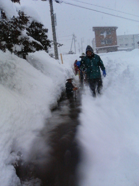 雪上げ作業