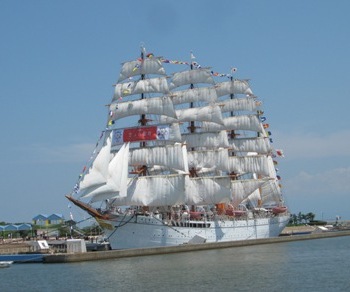 帆船　海王丸